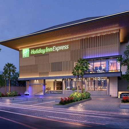 Holiday Inn Express Bali Sunset Road By Ihg Kuta Lombok Eksteriør bilde