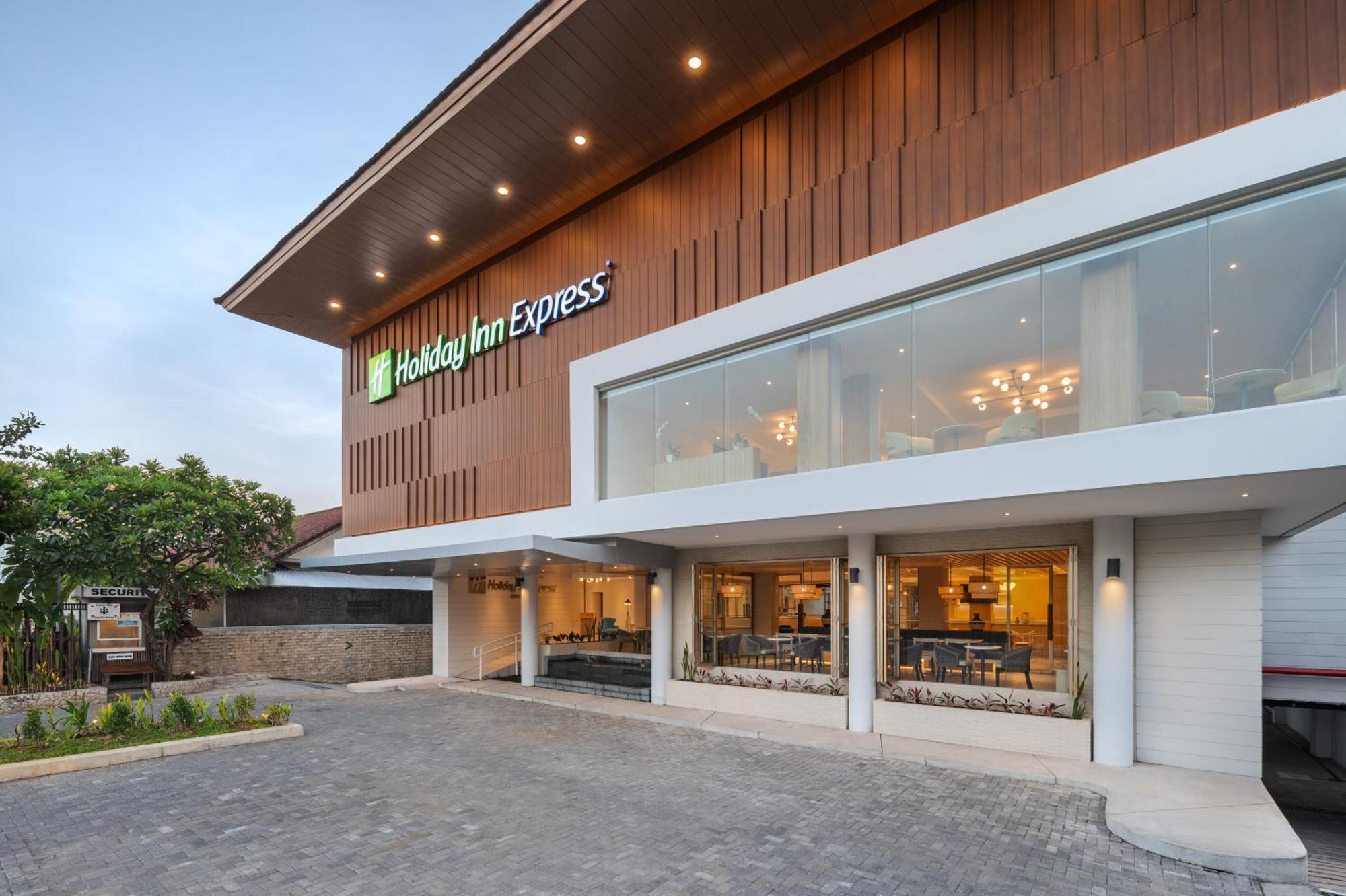 Holiday Inn Express Bali Sunset Road By Ihg Kuta Lombok Eksteriør bilde