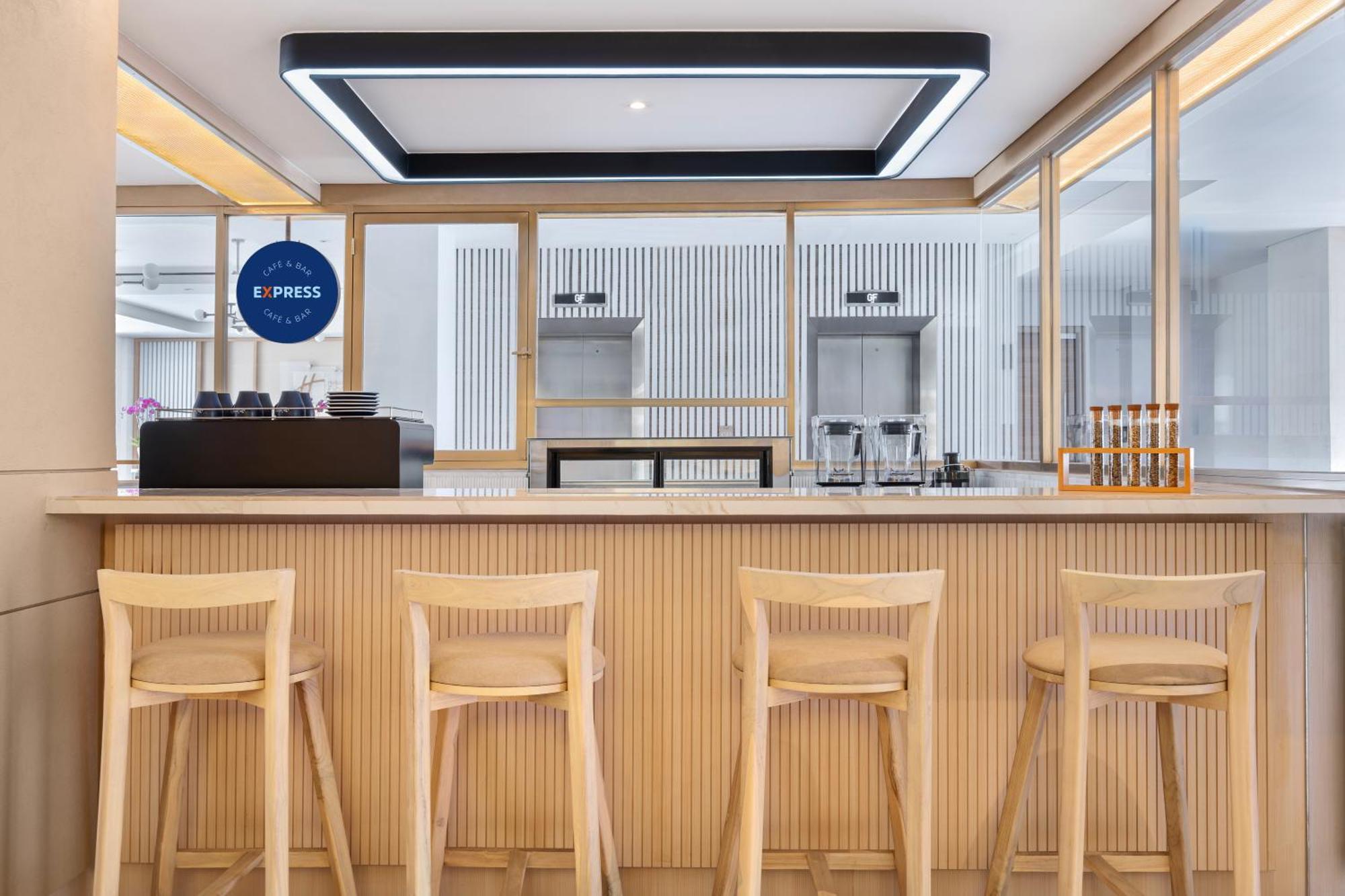 Holiday Inn Express Bali Sunset Road By Ihg Kuta Lombok Eksteriør bilde