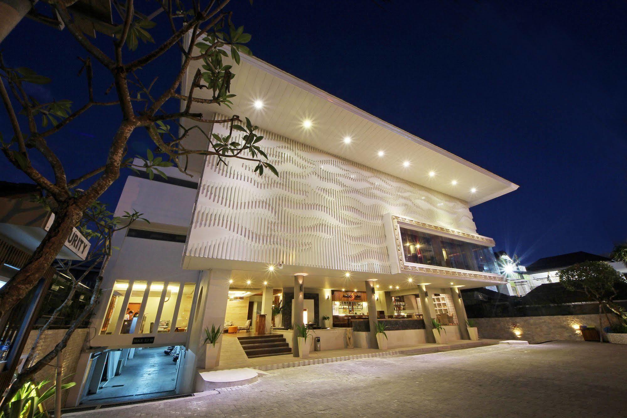 Holiday Inn Express Bali Sunset Road By Ihg Kuta Lombok Eksteriør bilde